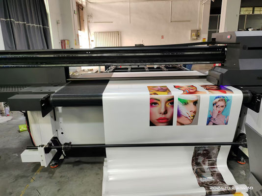 多彩印刷のためのLED固化システムを持つUVフラットベッドロール・トゥ・ロールプリンター